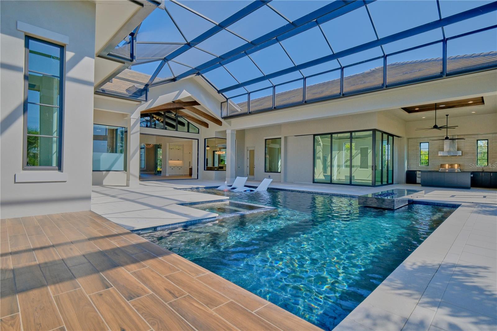 LAKE CLUB - Residential