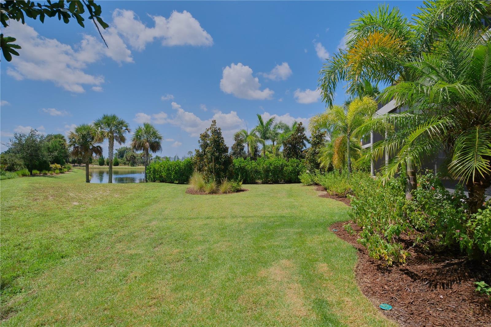 LAKE CLUB - Residential