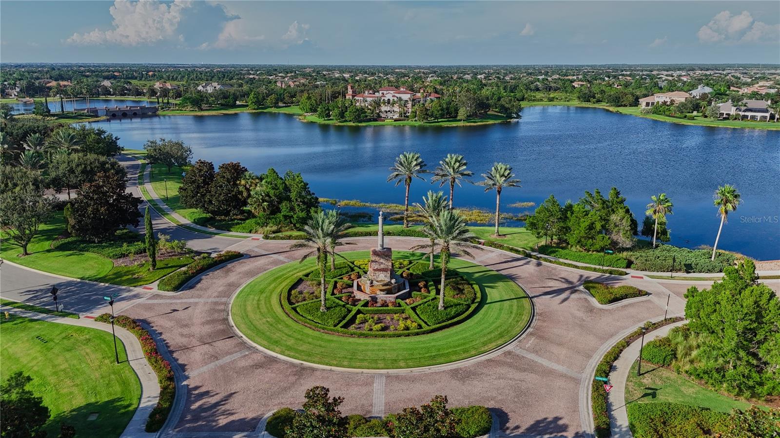 LAKE CLUB - Residential
