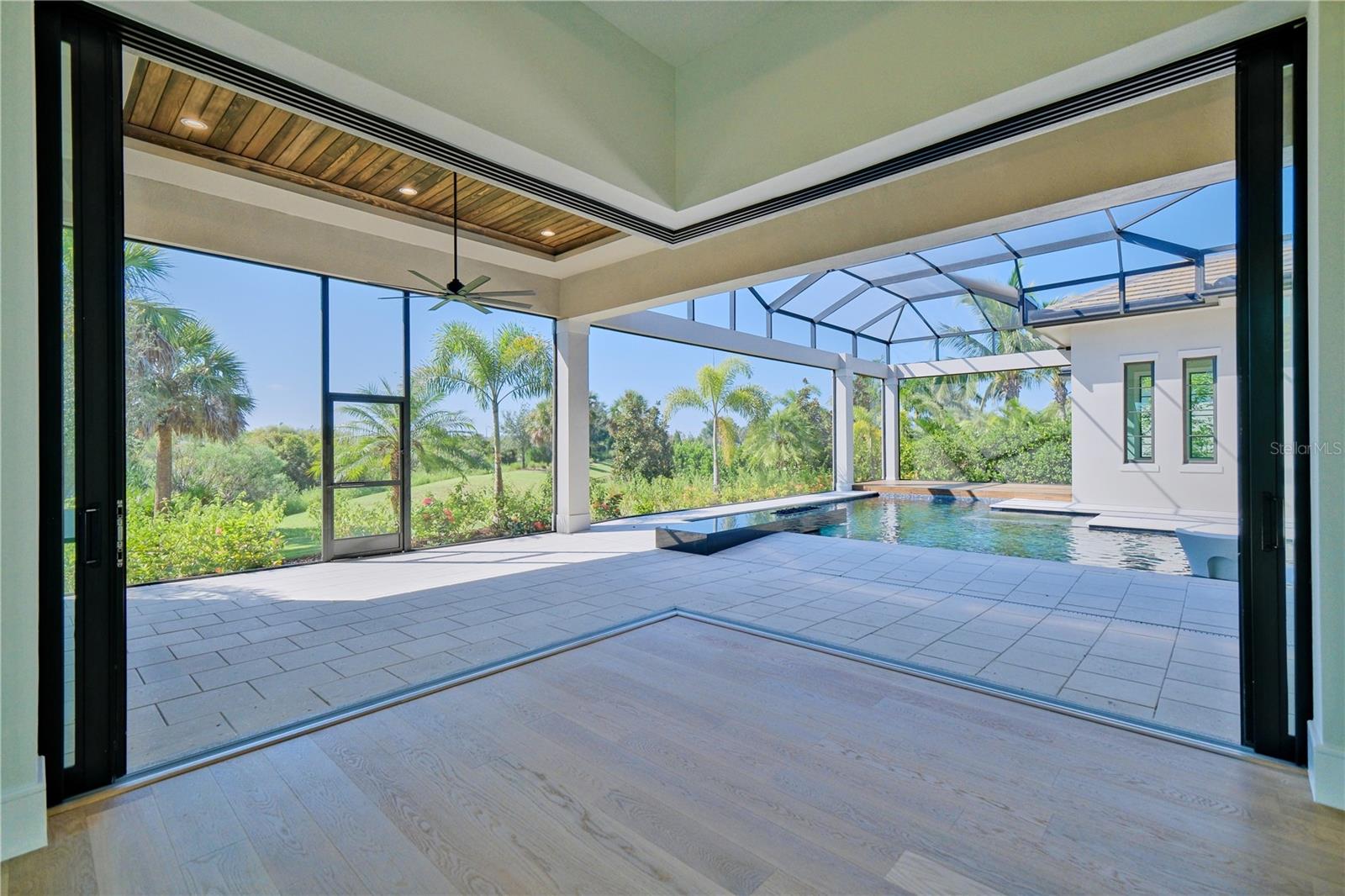 LAKE CLUB - Residential