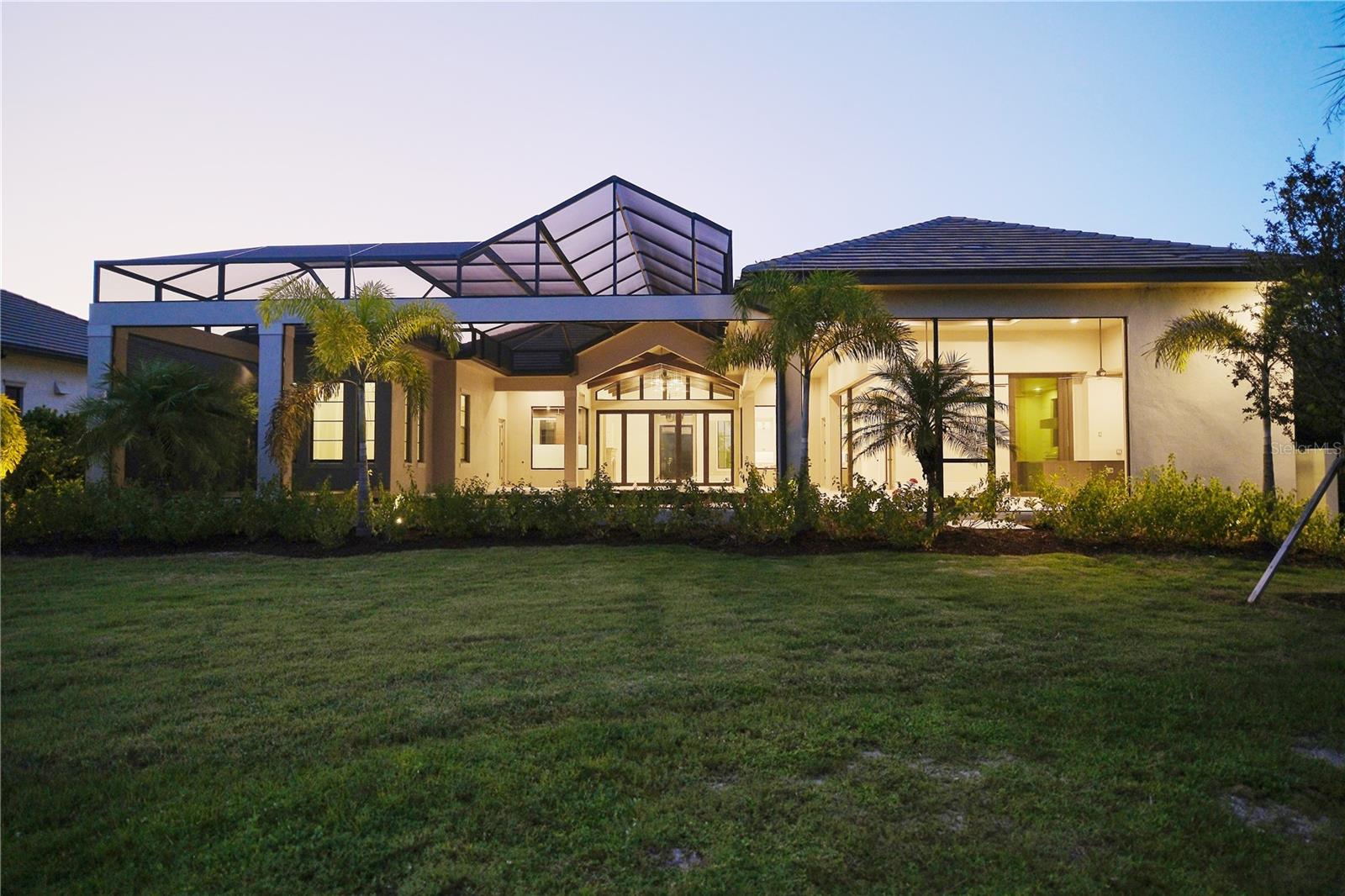 LAKE CLUB - Residential