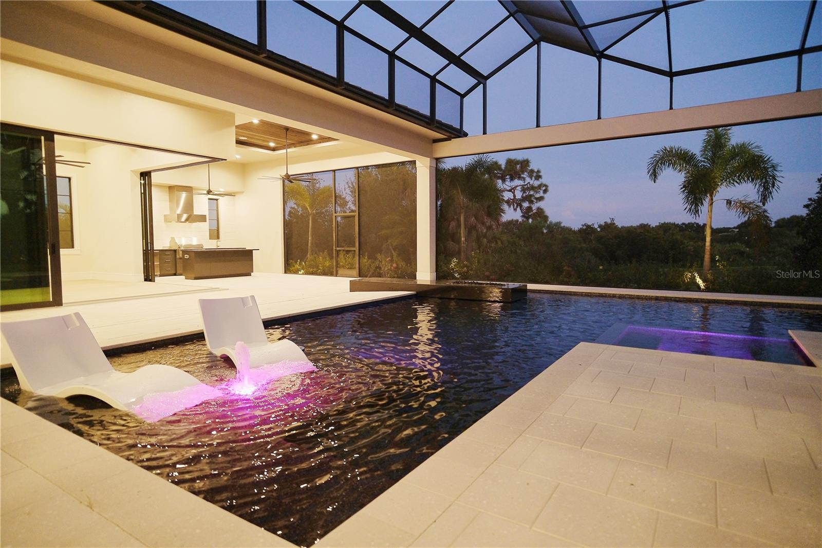 LAKE CLUB - Residential