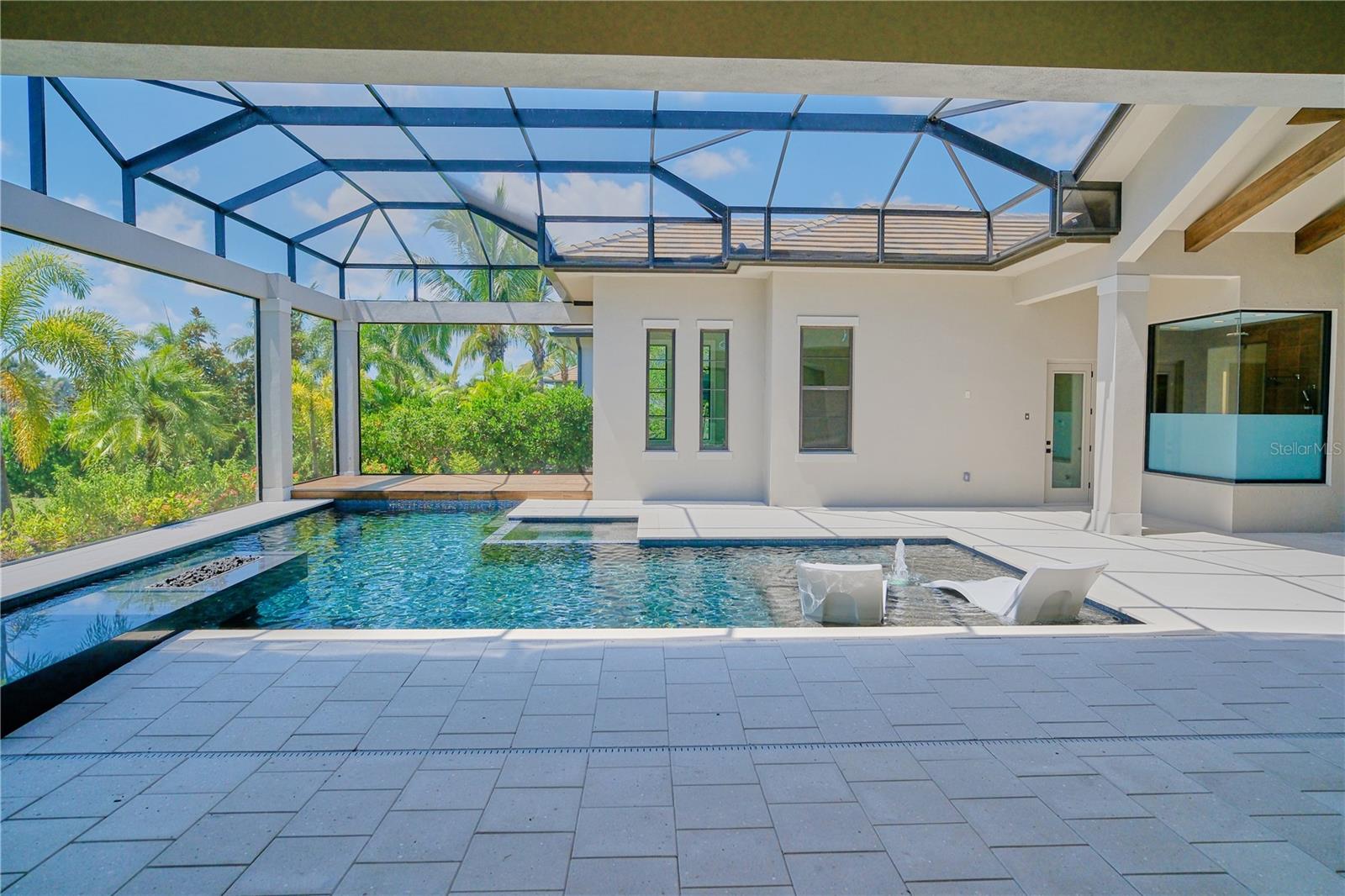 LAKE CLUB - Residential