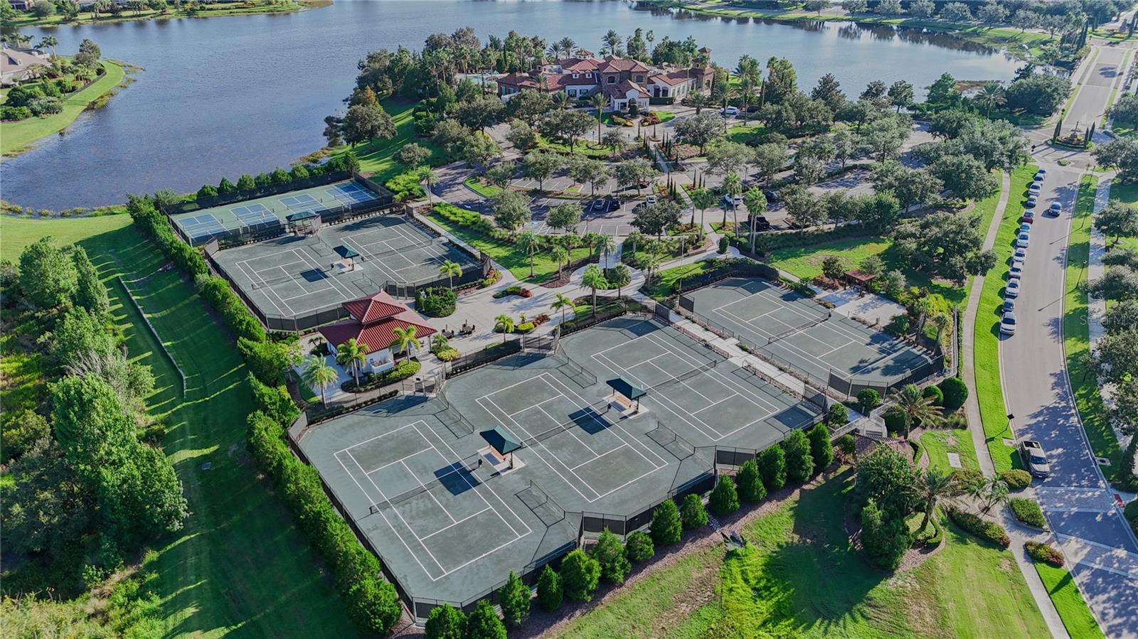 LAKE CLUB - Residential