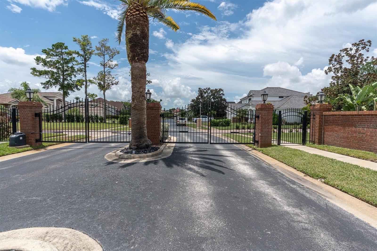 EAGLES COVE AT LAKE TARPON - Residential