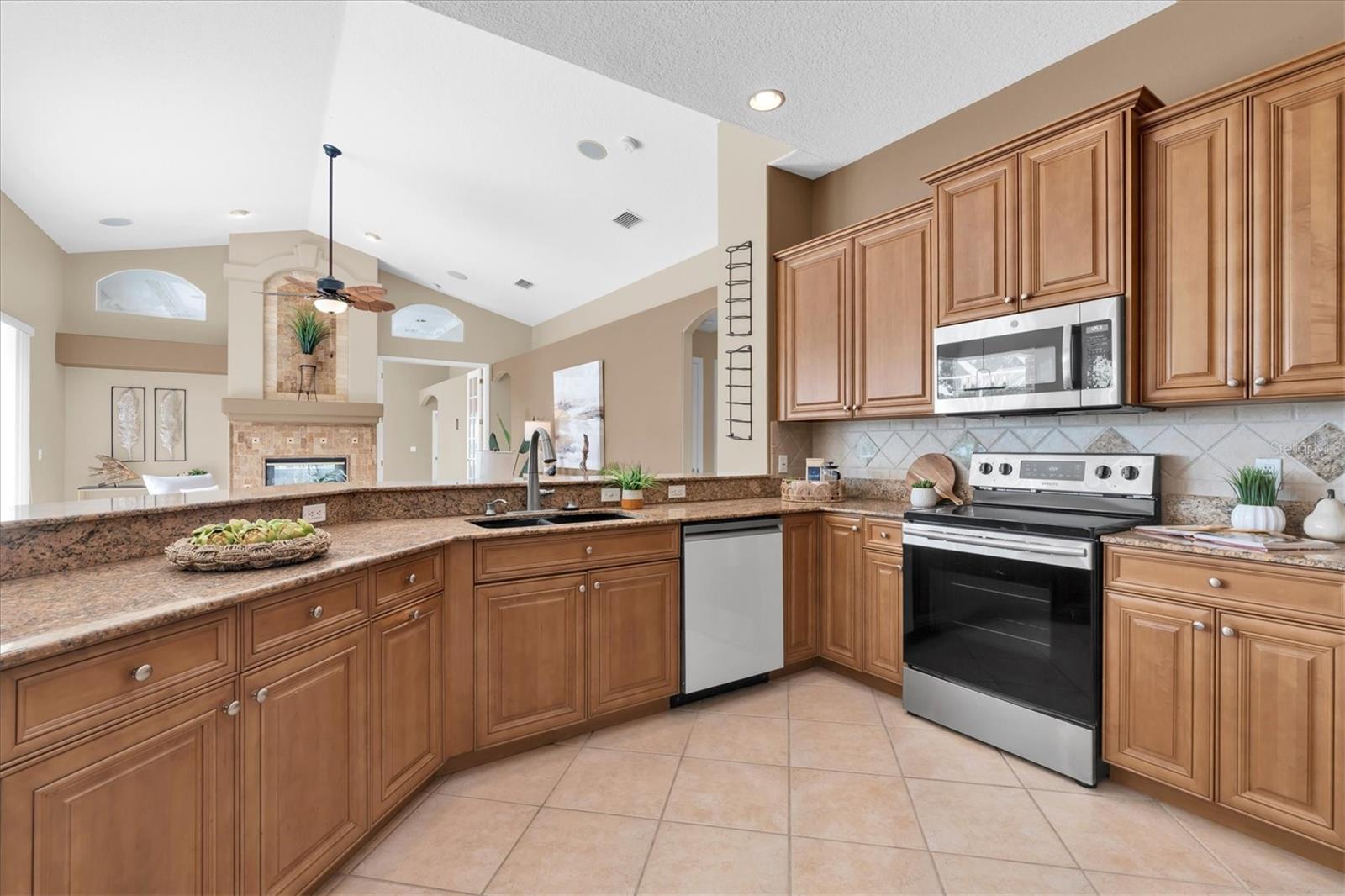 EAGLES COVE AT LAKE TARPON - Residential