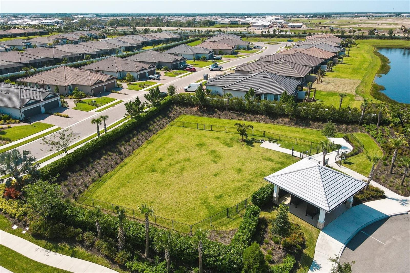 AZARIO ESPLANADE PH V - Residential