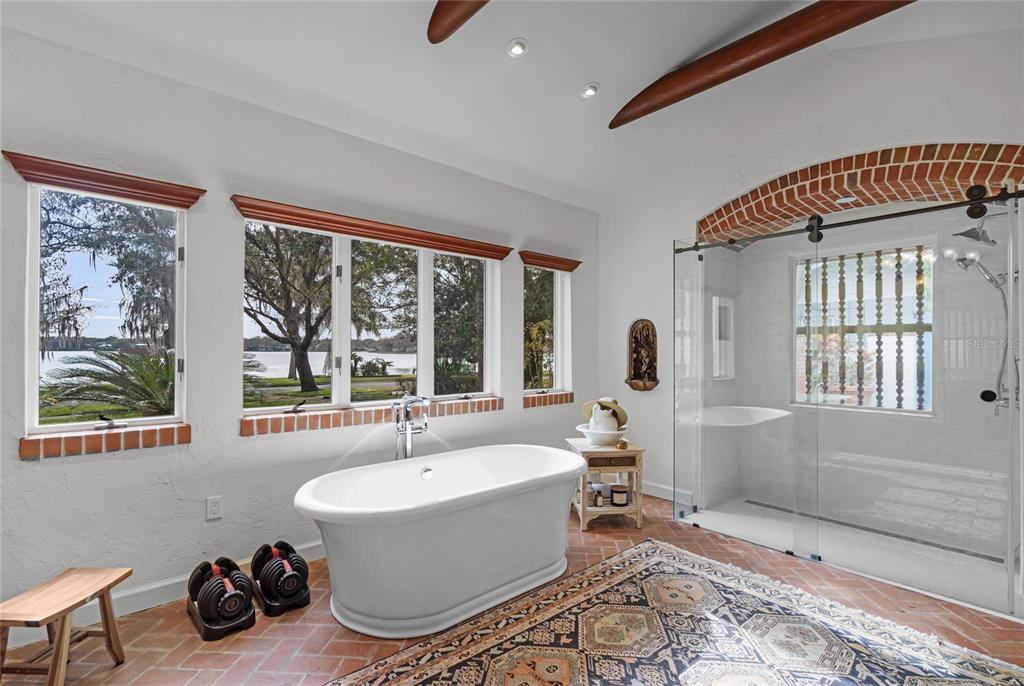 BEVERLY SHORES - Residential