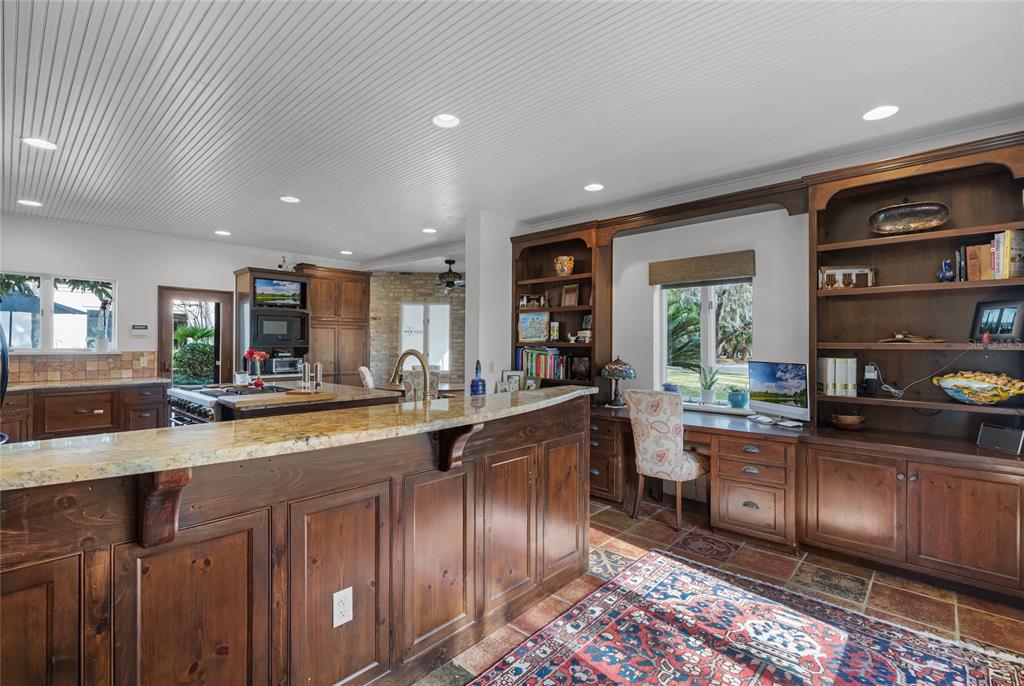 BEVERLY SHORES - Residential
