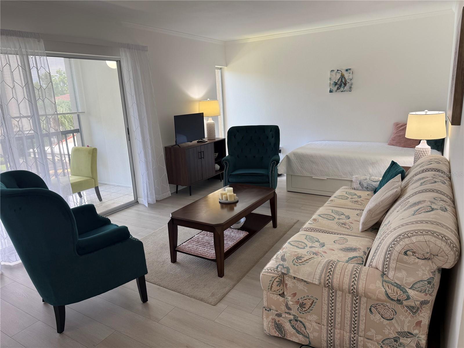 SUNSHINE TOWERS APT RESIDENCES - Residential
