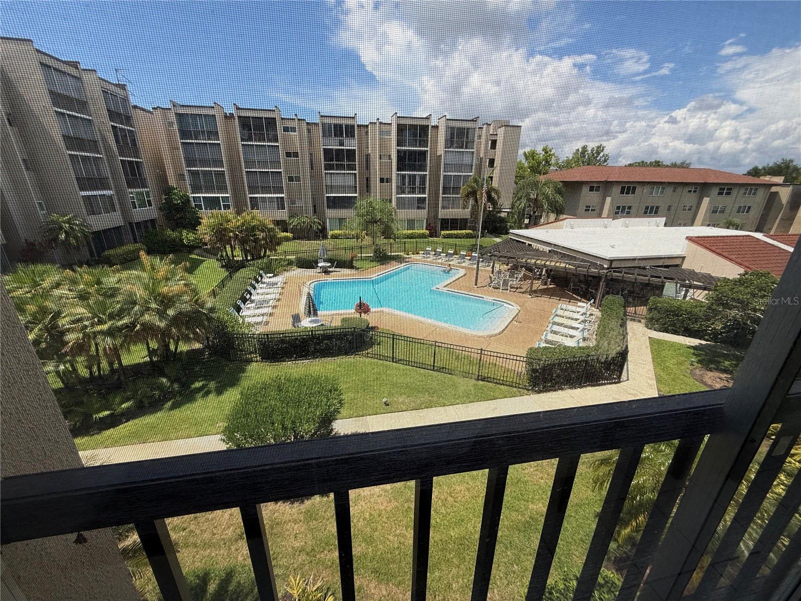SUNSHINE TOWERS APT RESIDENCES - Residential