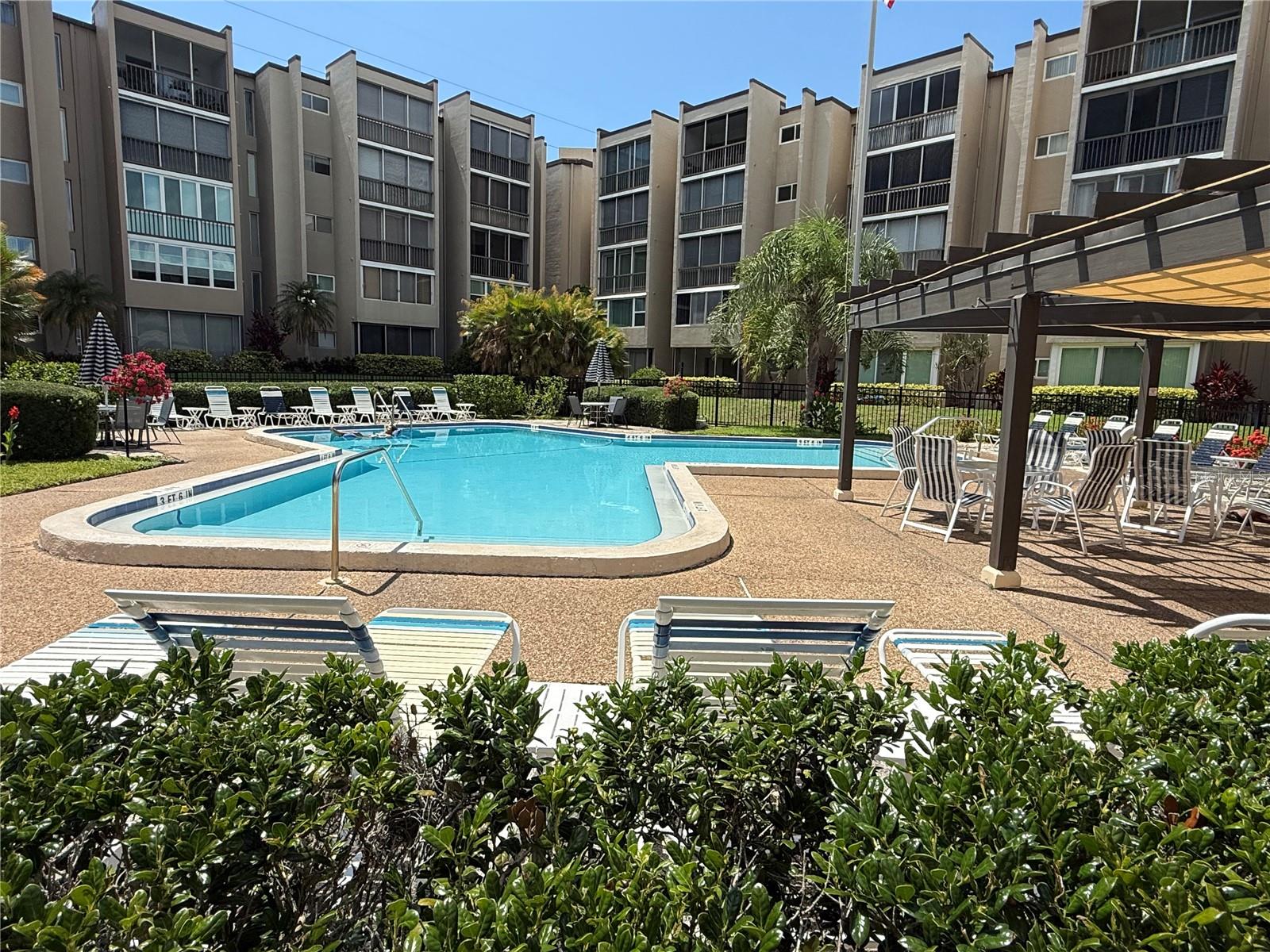 SUNSHINE TOWERS APT RESIDENCES - Residential