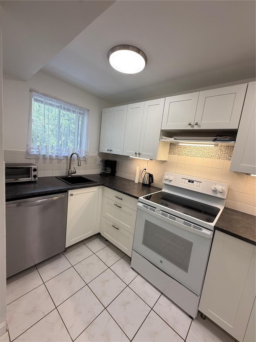 SUNSHINE TOWERS APT RESIDENCES - Residential