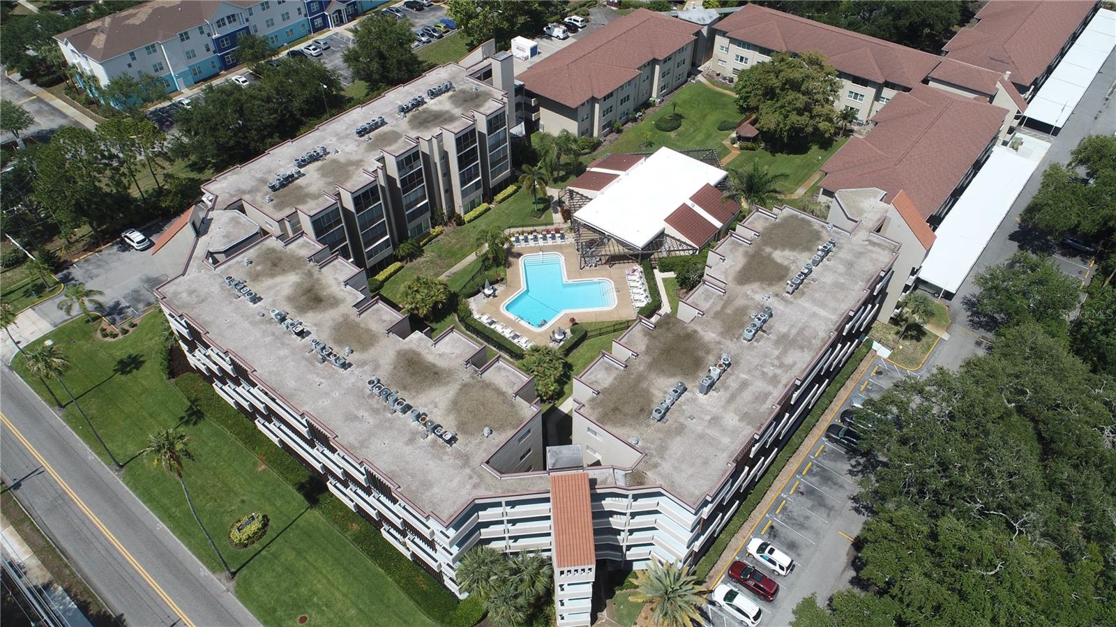 SUNSHINE TOWERS APT RESIDENCES - Residential