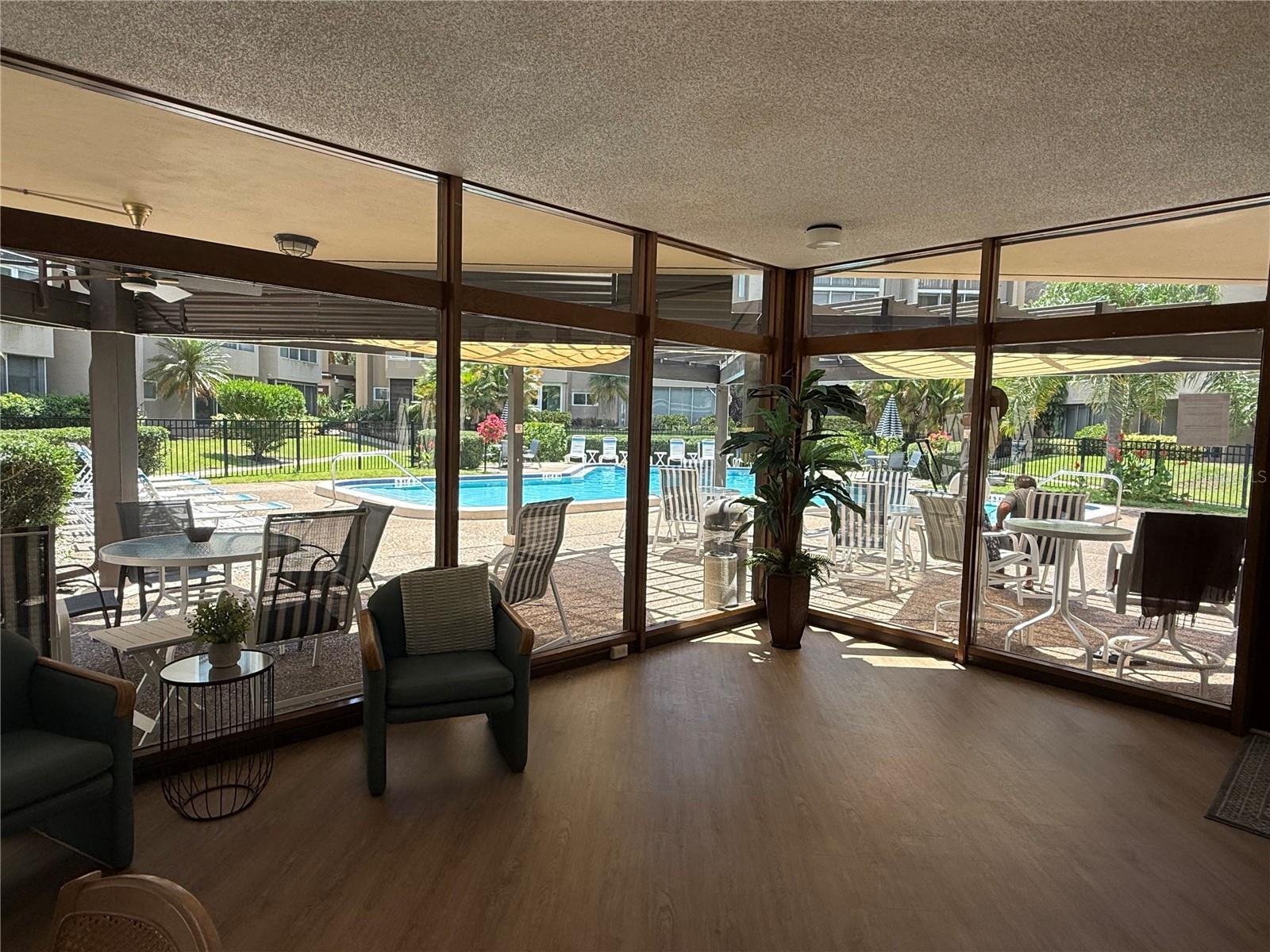 SUNSHINE TOWERS APT RESIDENCES - Residential