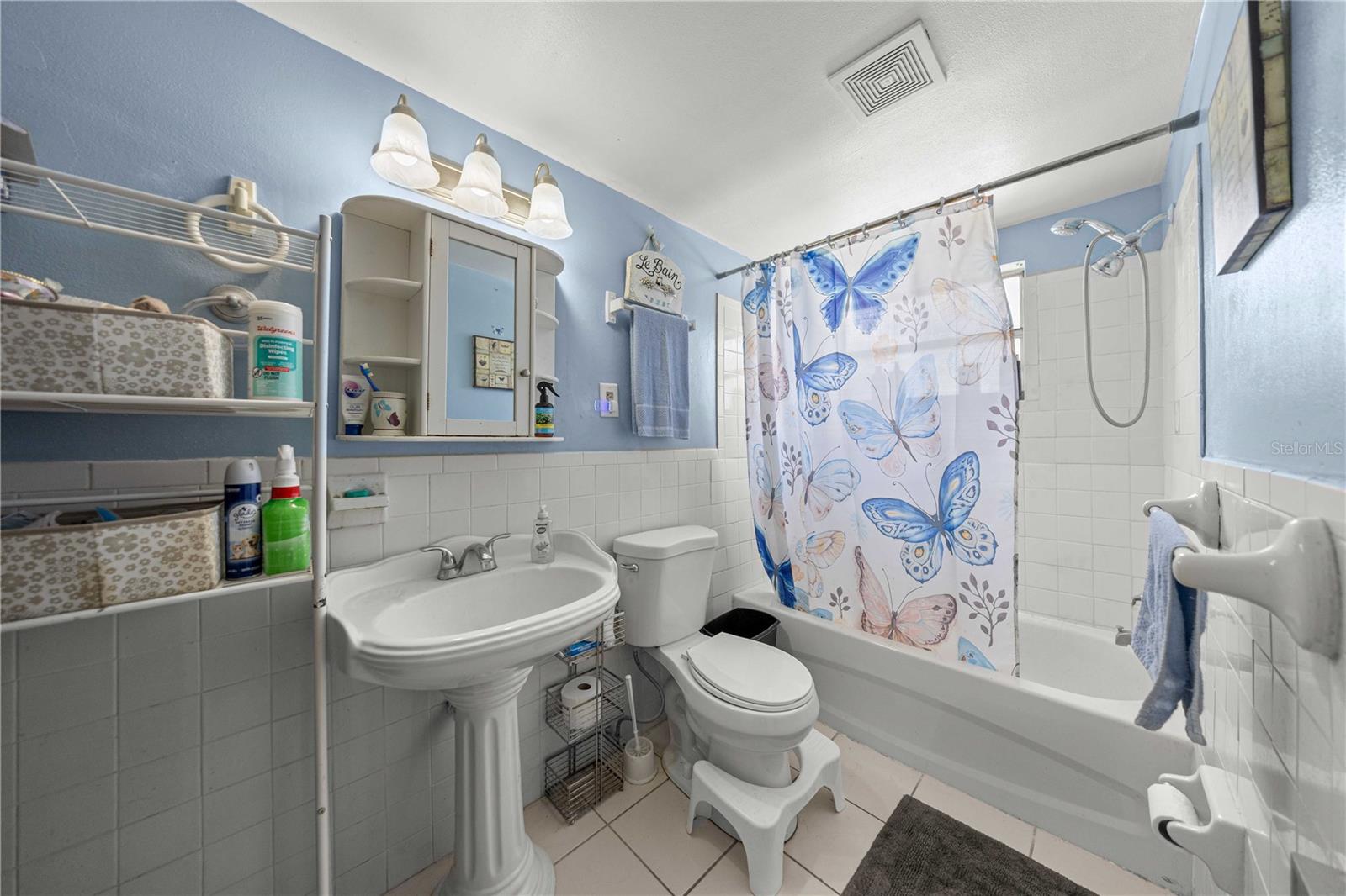 BEVERLY HILLS UNIT 3 - Residential