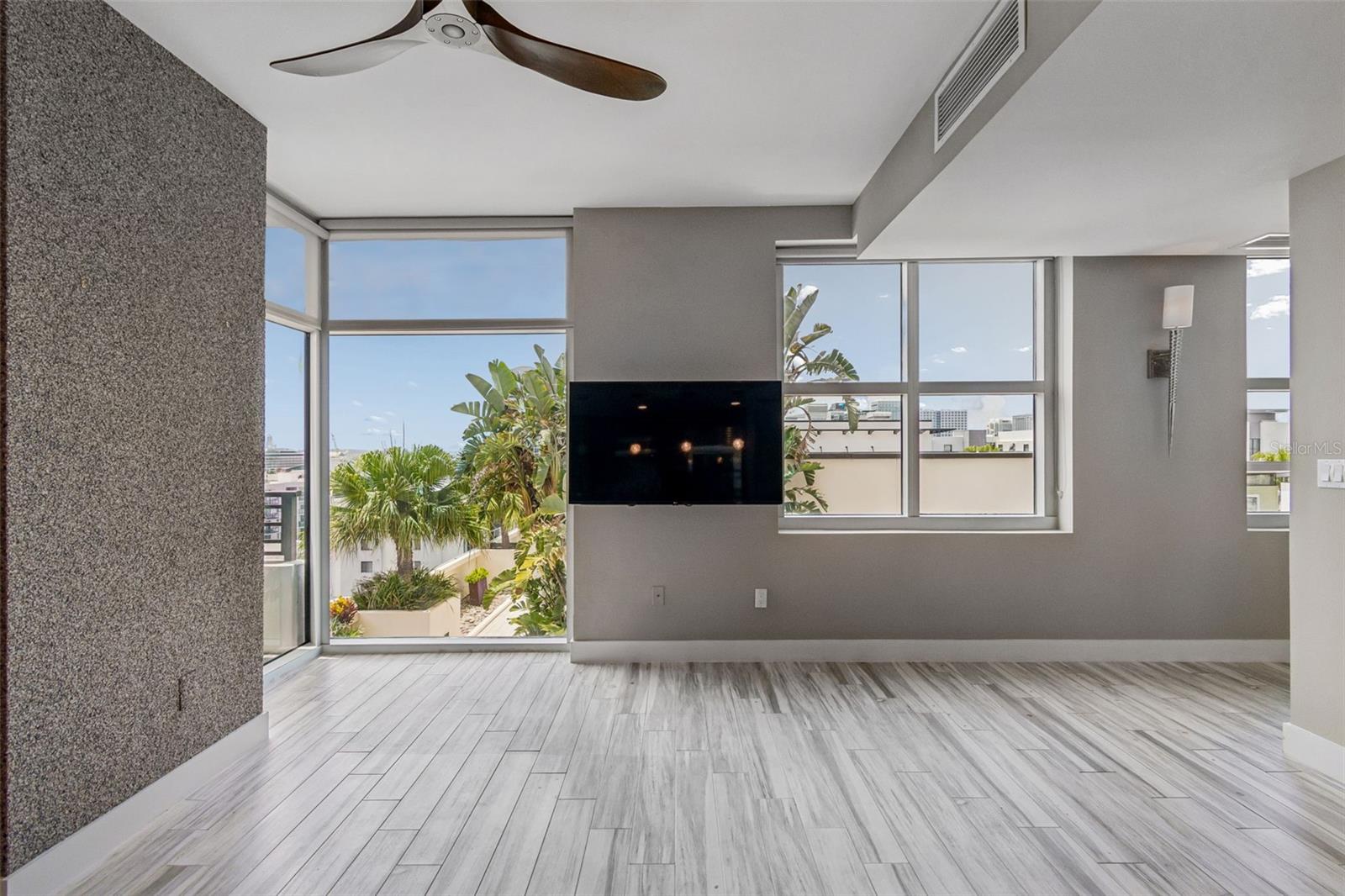 GRAND CENTRAL AT KENNEDY RESID - Residential