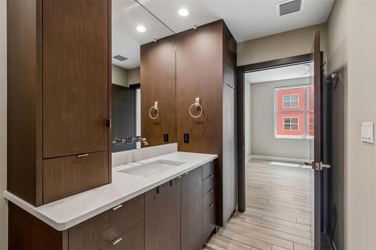 GRAND CENTRAL AT KENNEDY RESID - Residential