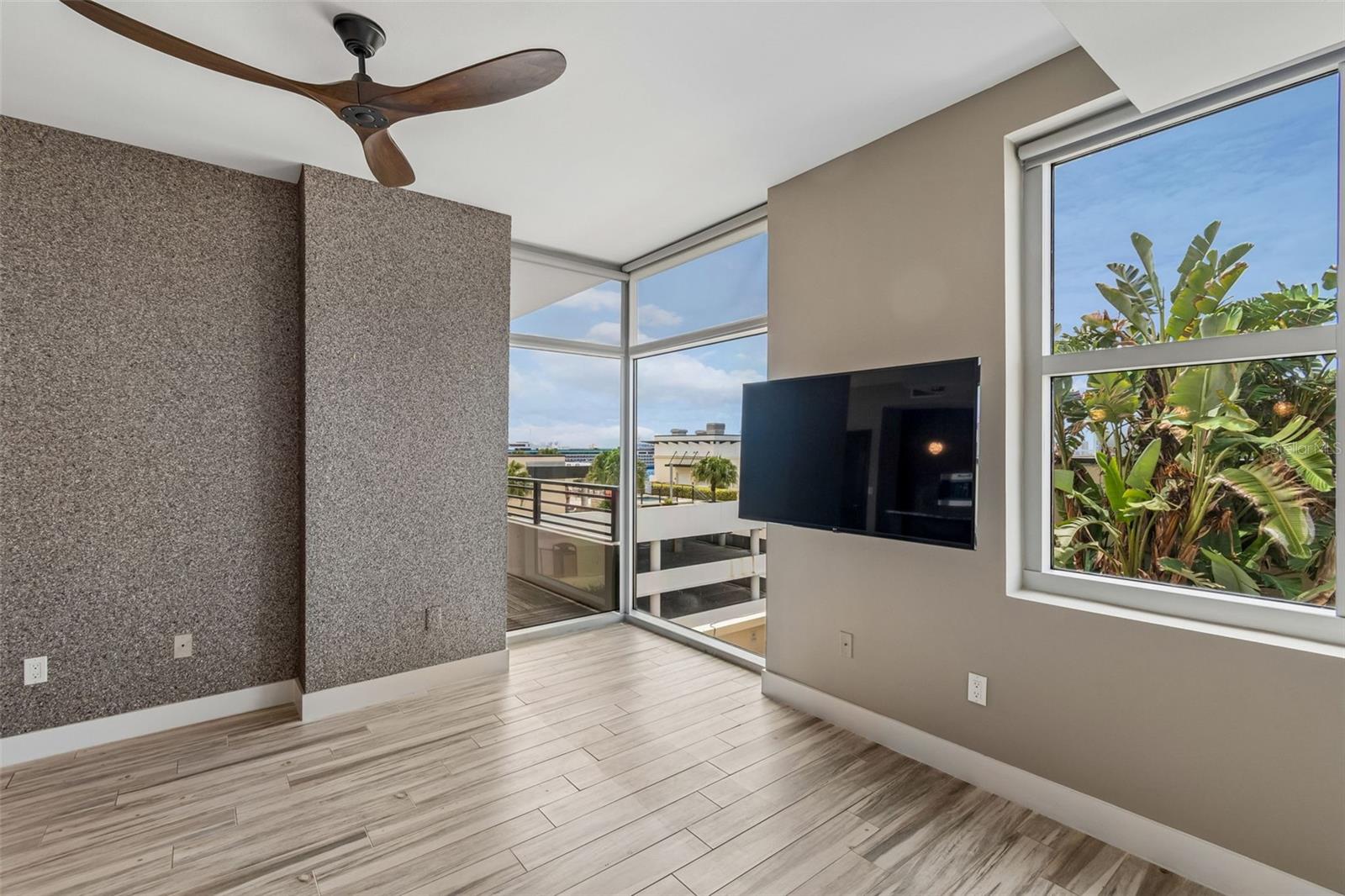 GRAND CENTRAL AT KENNEDY RESID - Residential