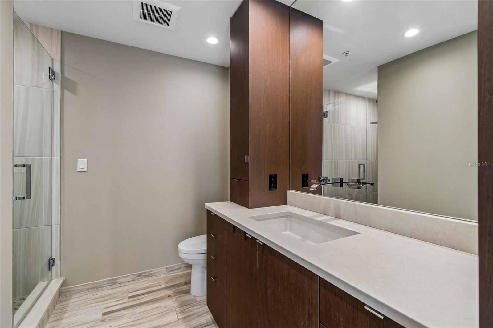 GRAND CENTRAL AT KENNEDY RESID - Residential