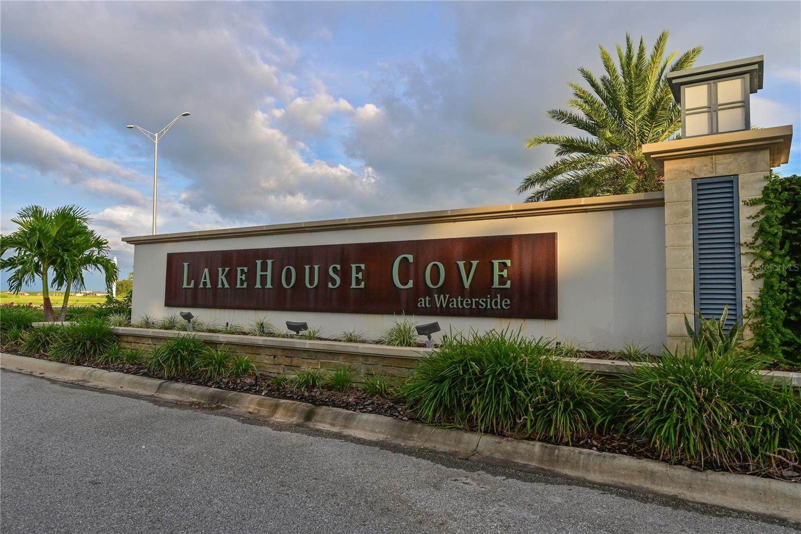 LAKEHOUSE COVE AT WATERSIDE PH 5 - Residential