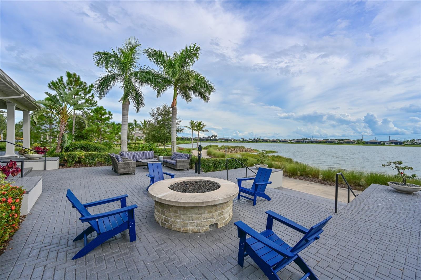 LAKEHOUSE COVE AT WATERSIDE PH 5 - Residential