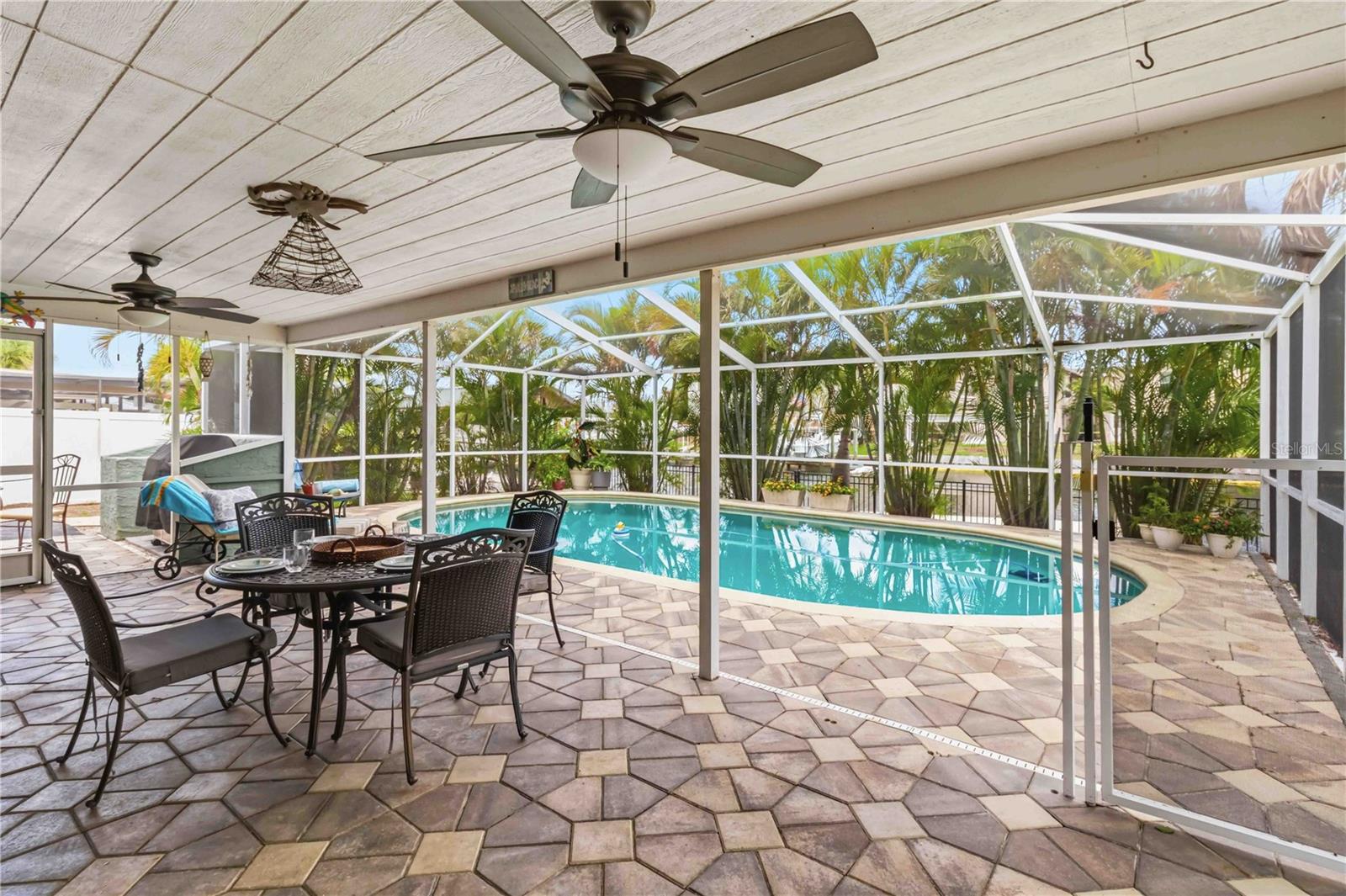 APOLLO BEACH UNIT 08 A RESUBDIVISION OF LOTS 1-13 - Residential