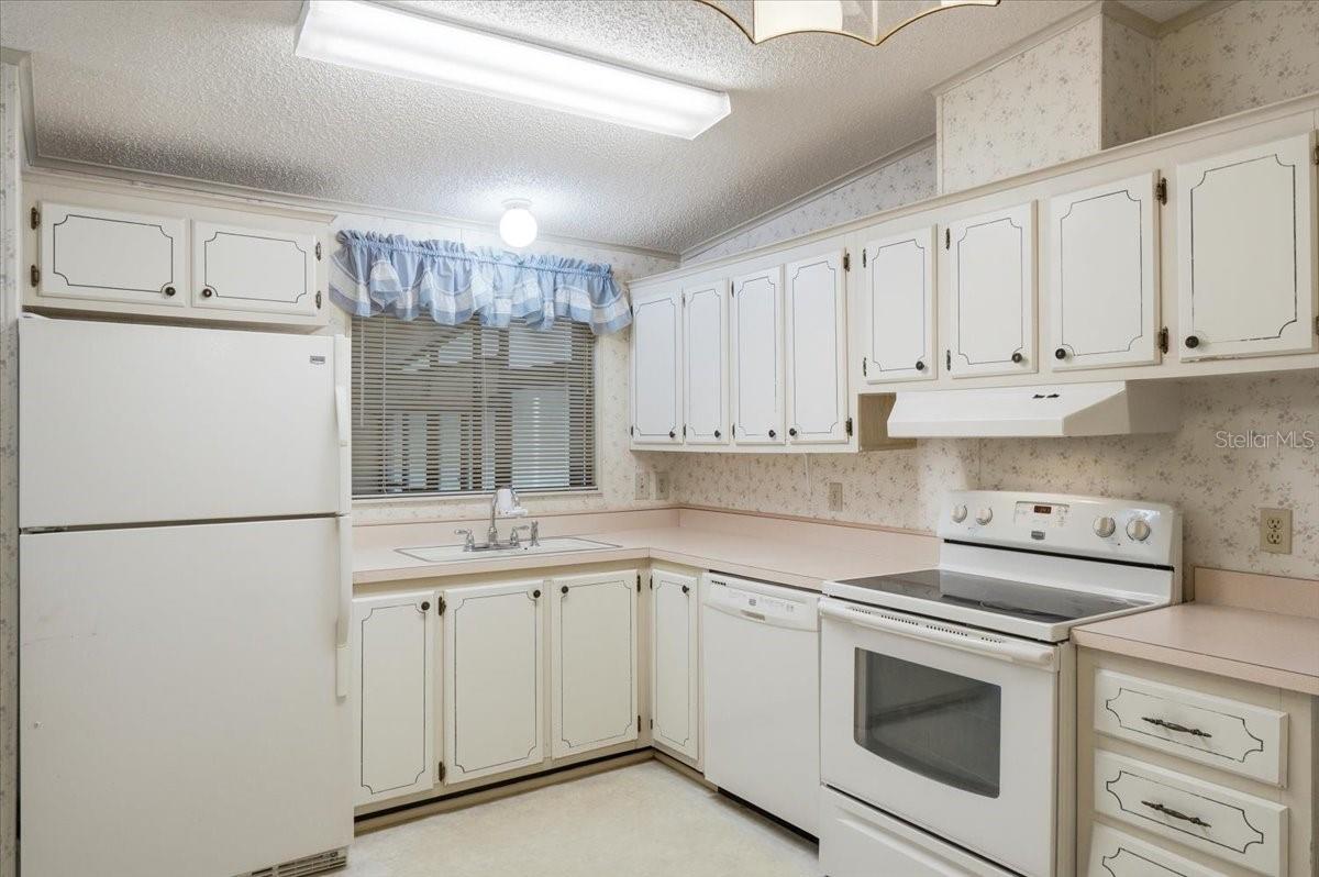 FOXWOOD LAKE ESTATES - Residential