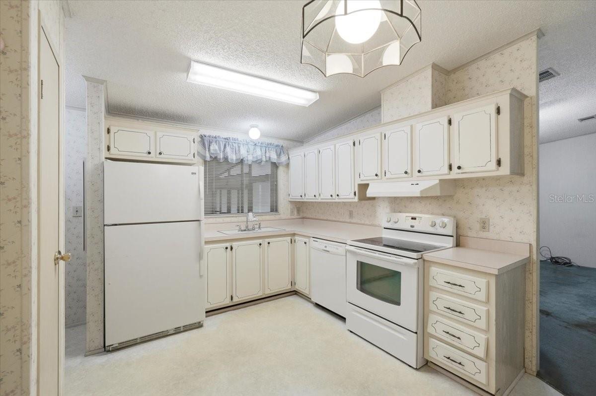 FOXWOOD LAKE ESTATES - Residential