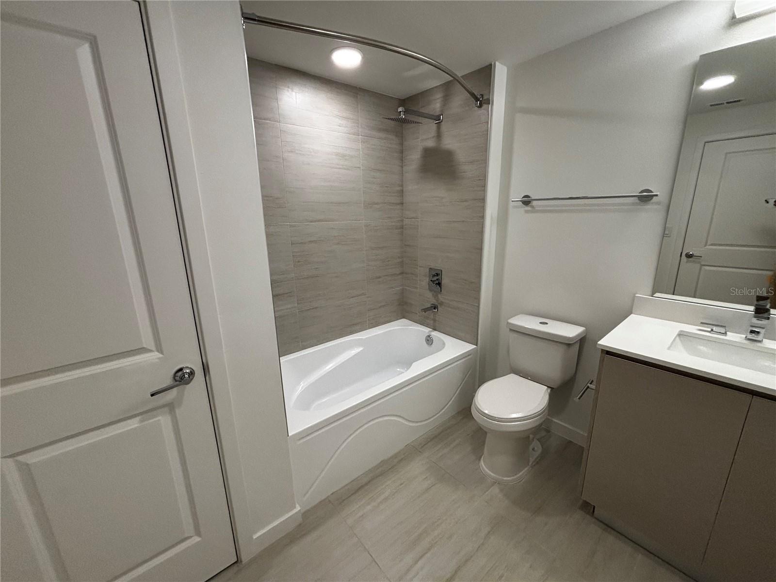 MILLENIA PK TOWER II - Residential Lease