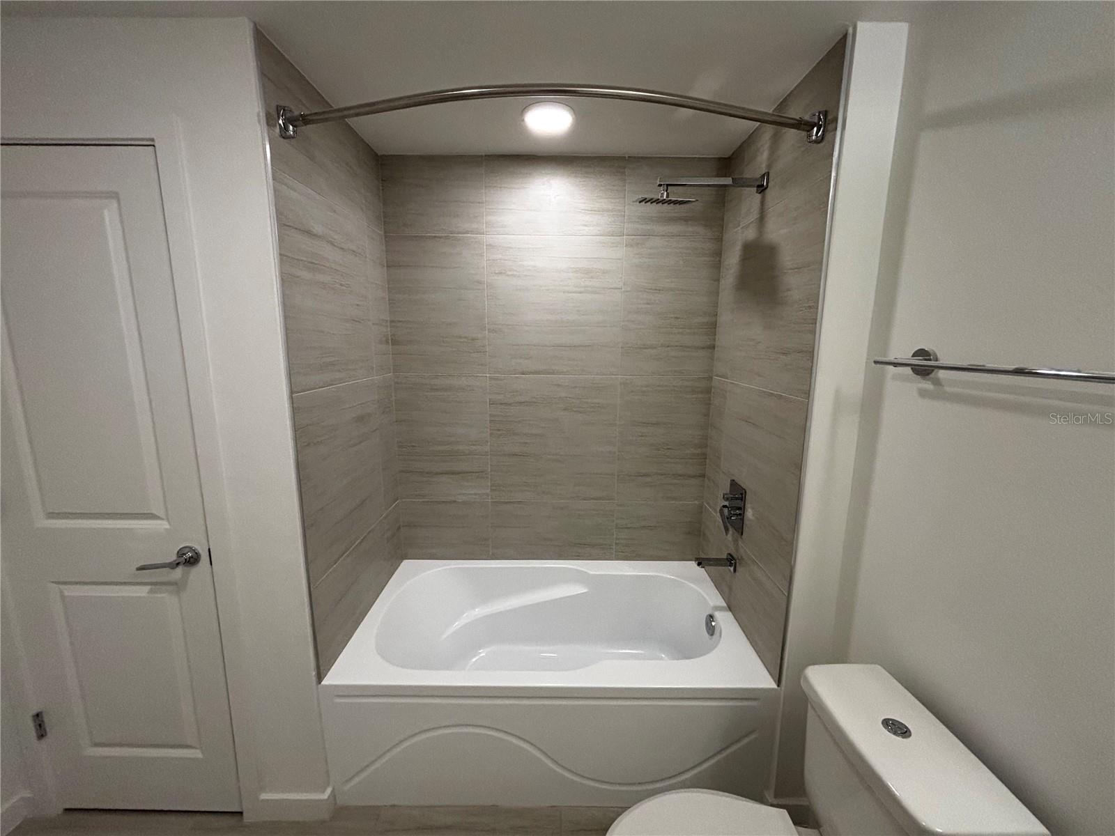 MILLENIA PK TOWER II - Residential Lease