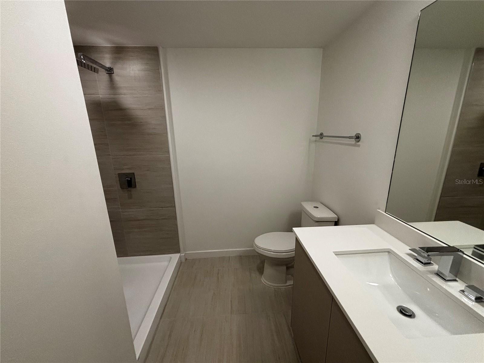 MILLENIA PK TOWER II - Residential Lease