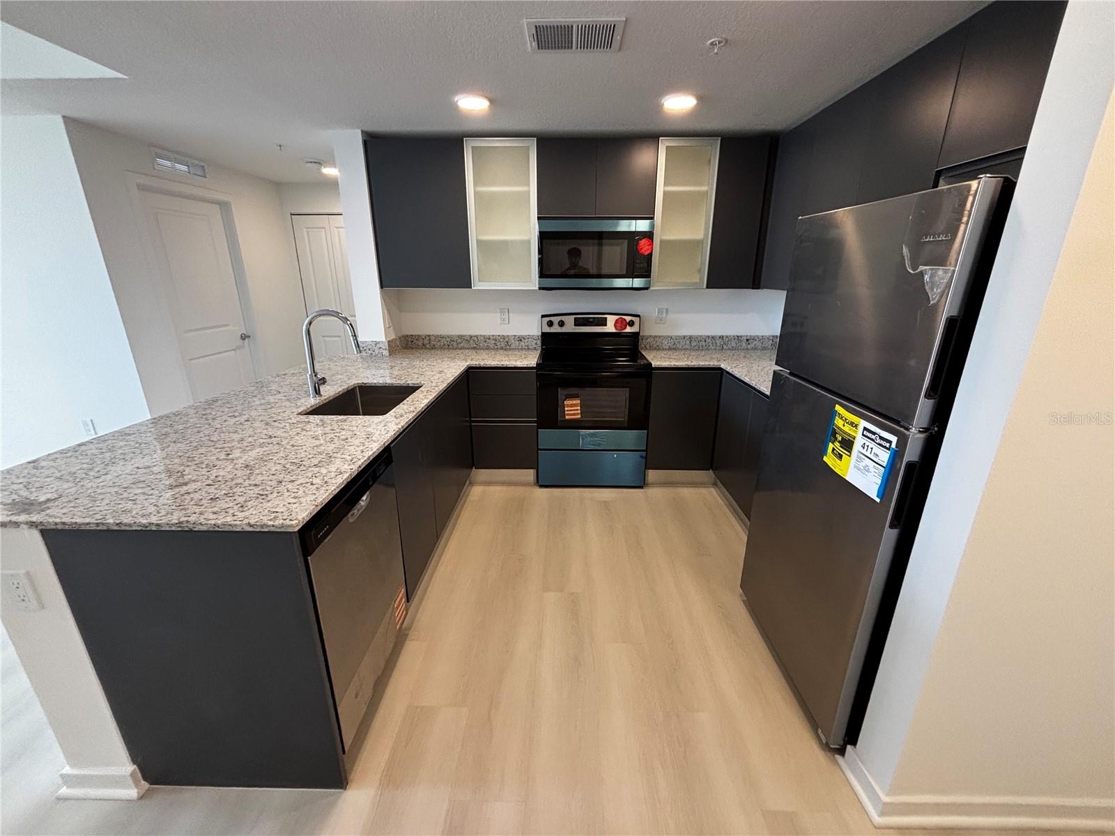 MILLENIA PK TOWER II - Residential Lease