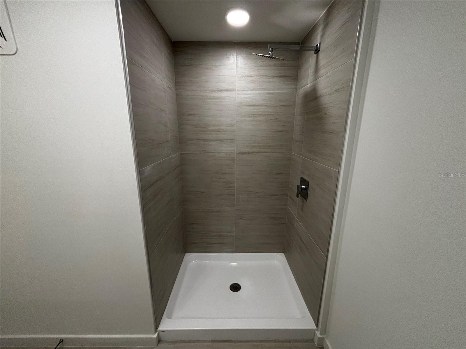 MILLENIA PK TOWER II - Residential Lease