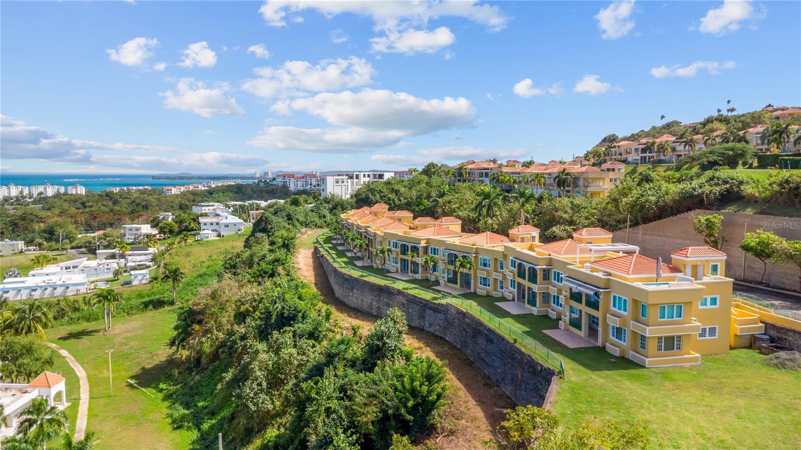 COSTA DORADA - Residential