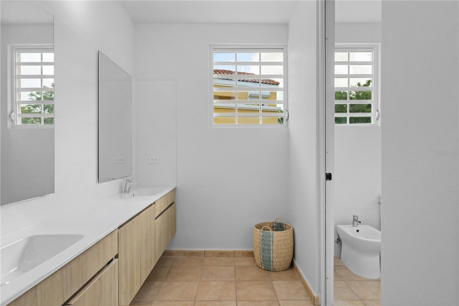 COSTA DORADA - Residential