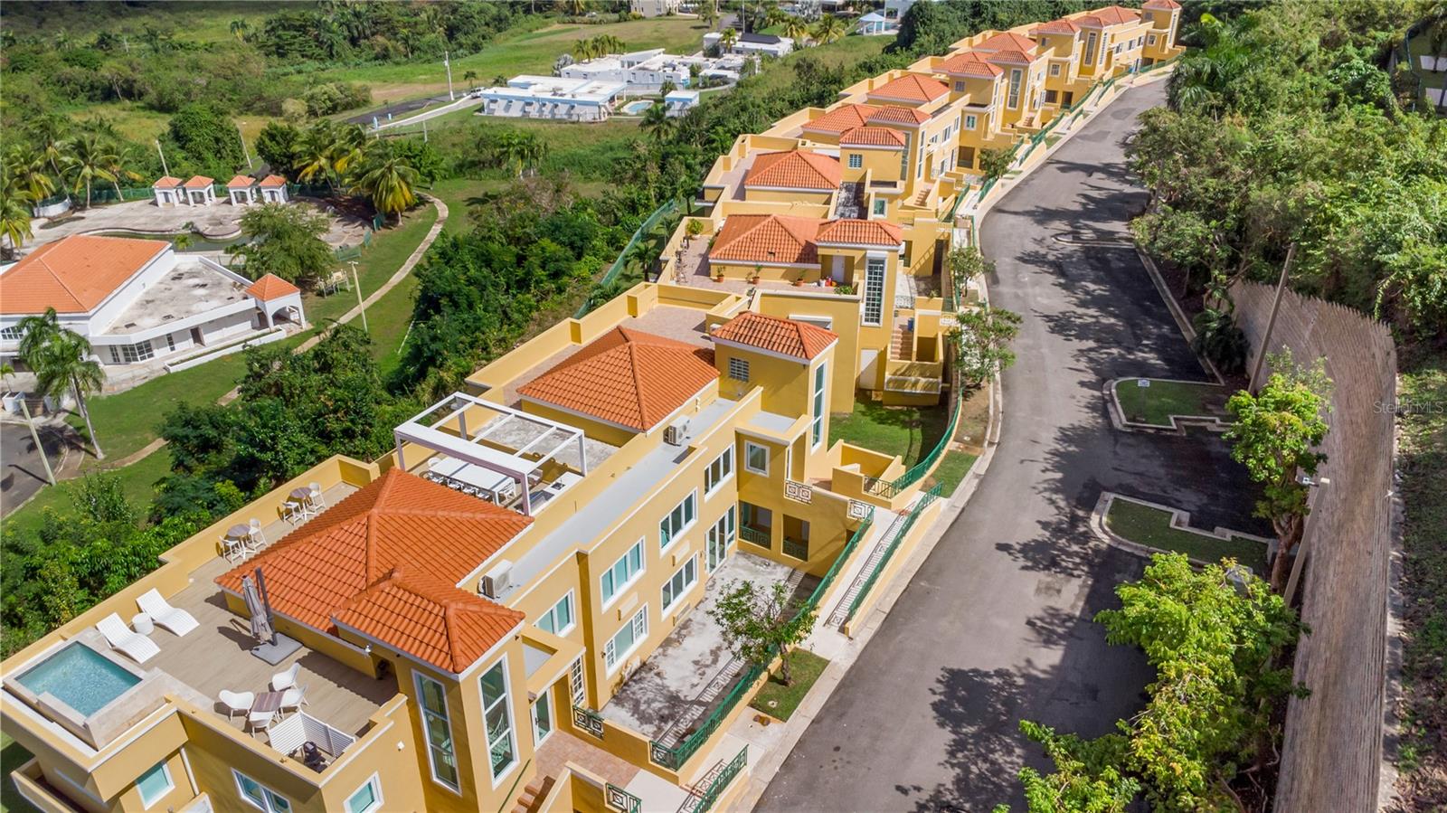 COSTA DORADA - Residential
