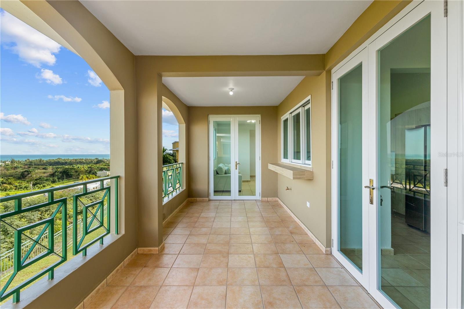COSTA DORADA - Residential