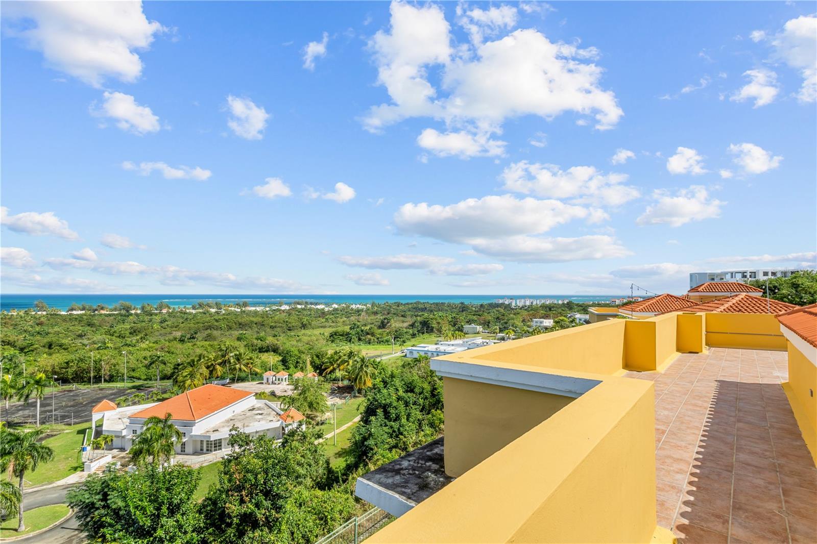 COSTA DORADA - Residential