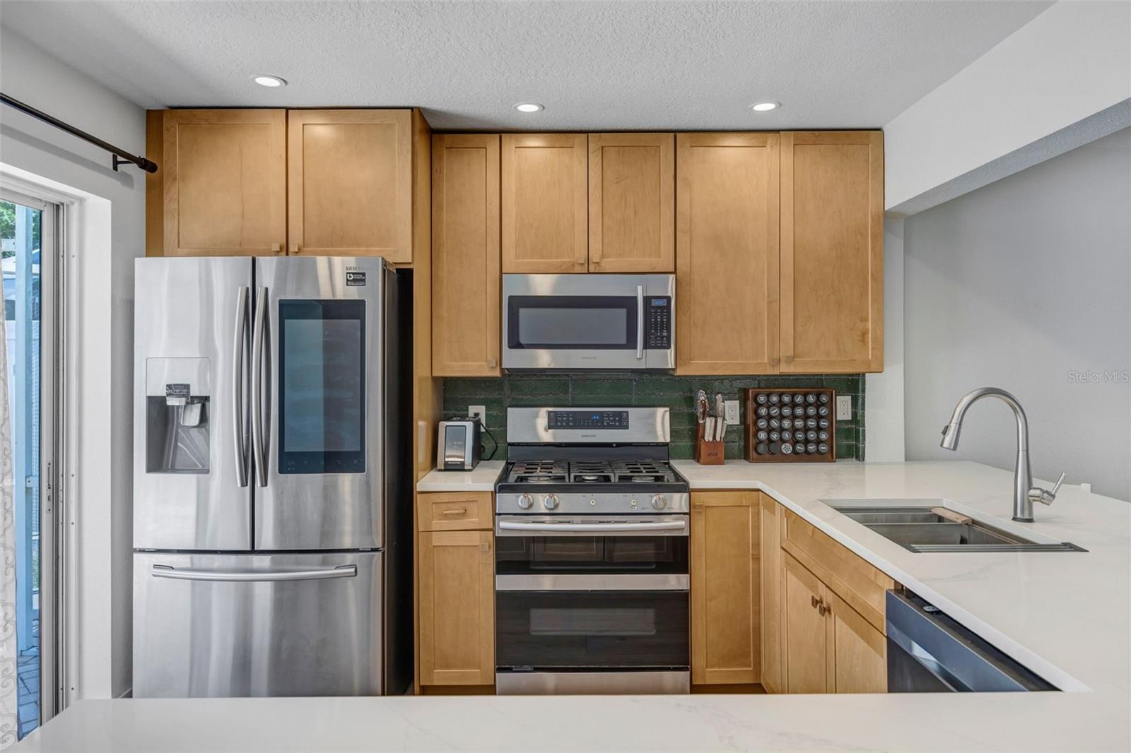 THOUSAND OAKS MULTI FAMILY - Residential