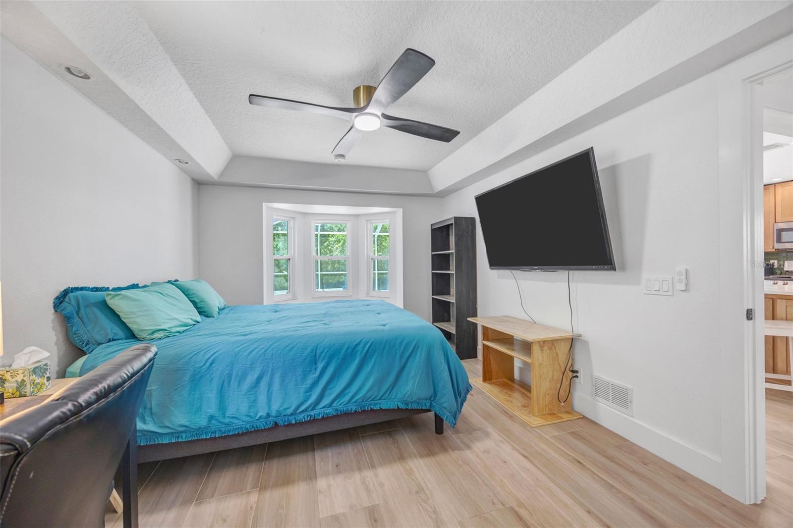 THOUSAND OAKS MULTI FAMILY - Residential
