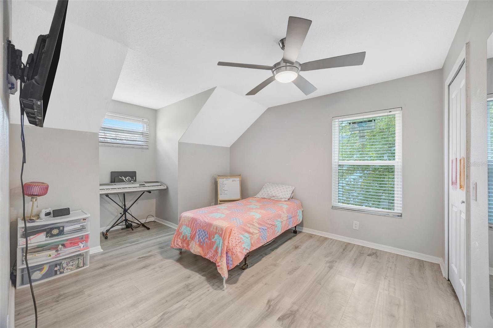 THOUSAND OAKS MULTI FAMILY - Residential