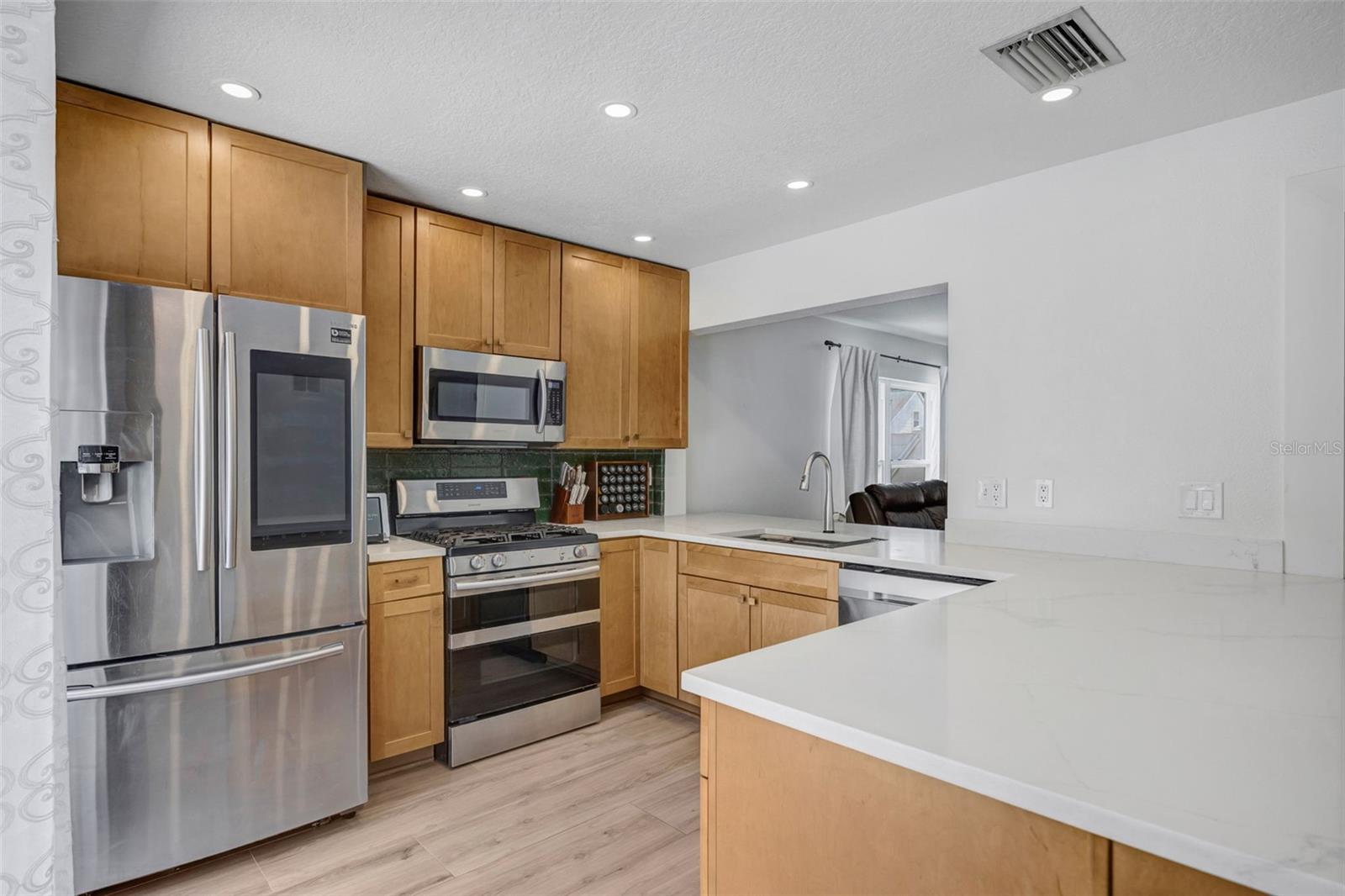 THOUSAND OAKS MULTI FAMILY - Residential
