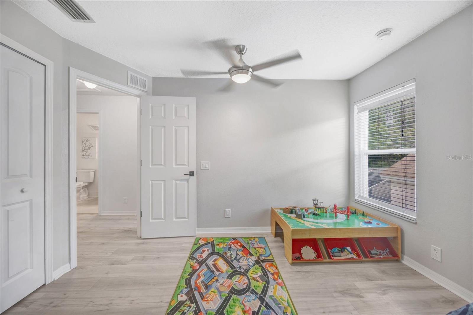 THOUSAND OAKS MULTI FAMILY - Residential