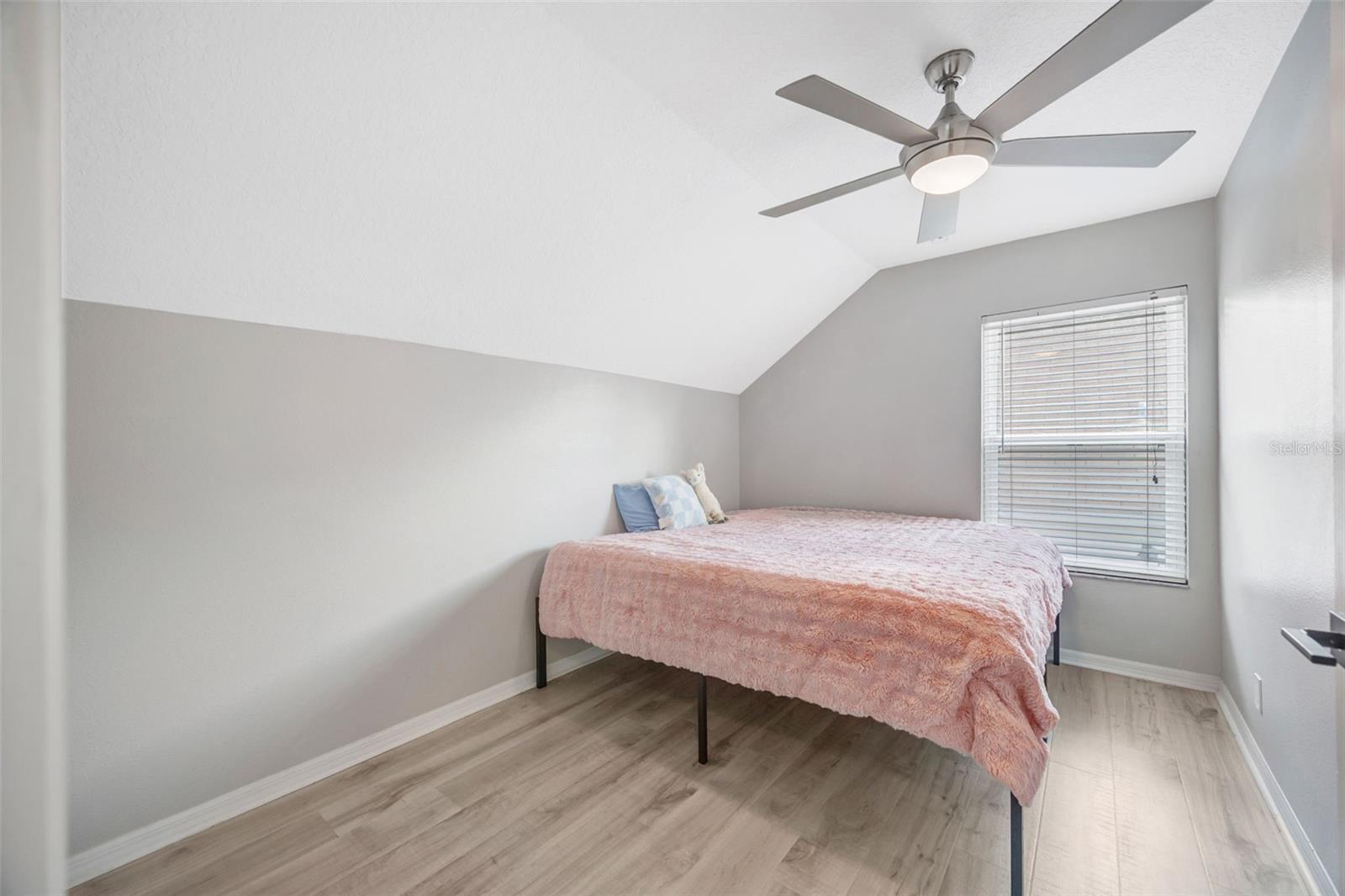 THOUSAND OAKS MULTI FAMILY - Residential