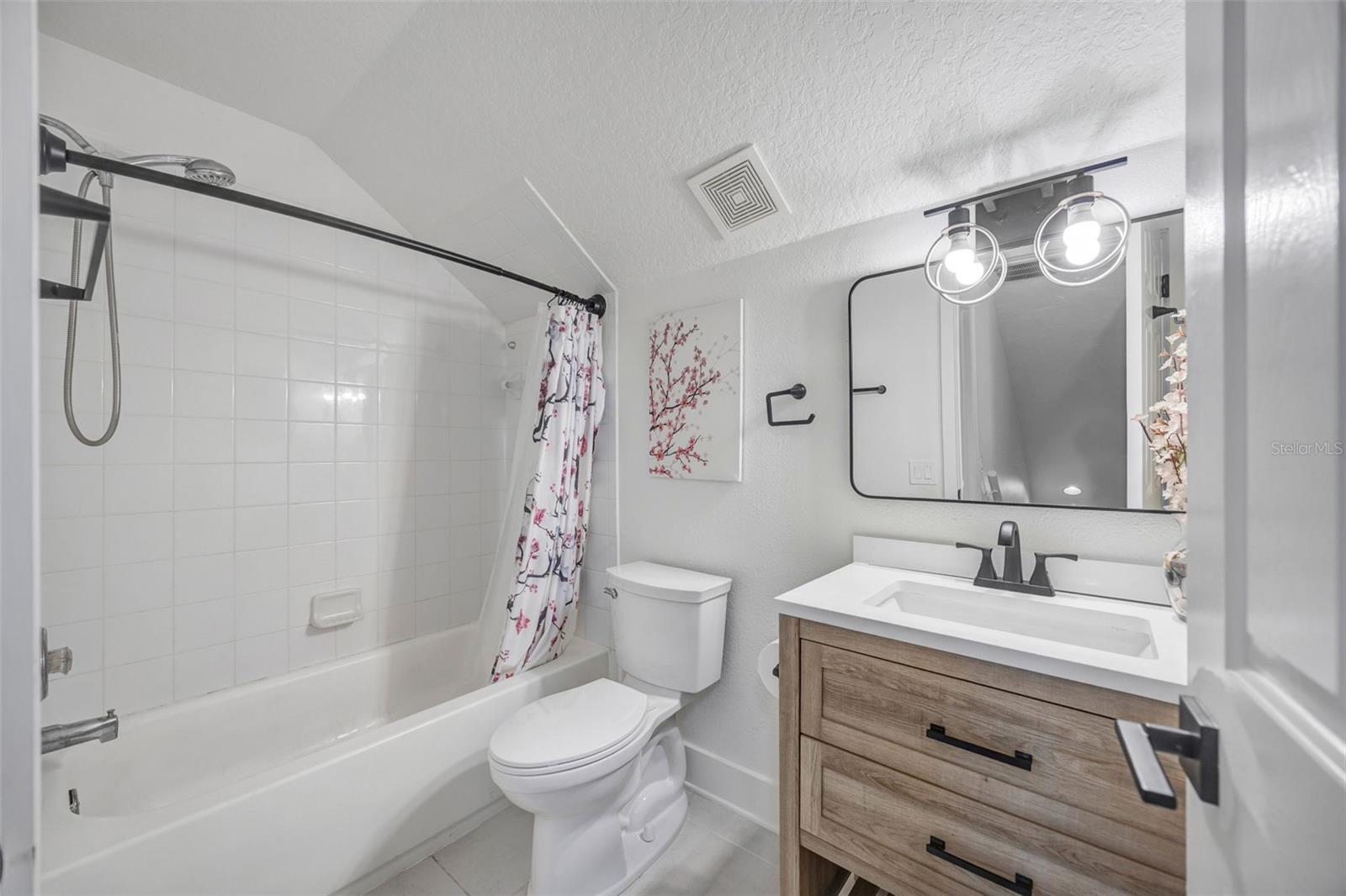 THOUSAND OAKS MULTI FAMILY - Residential