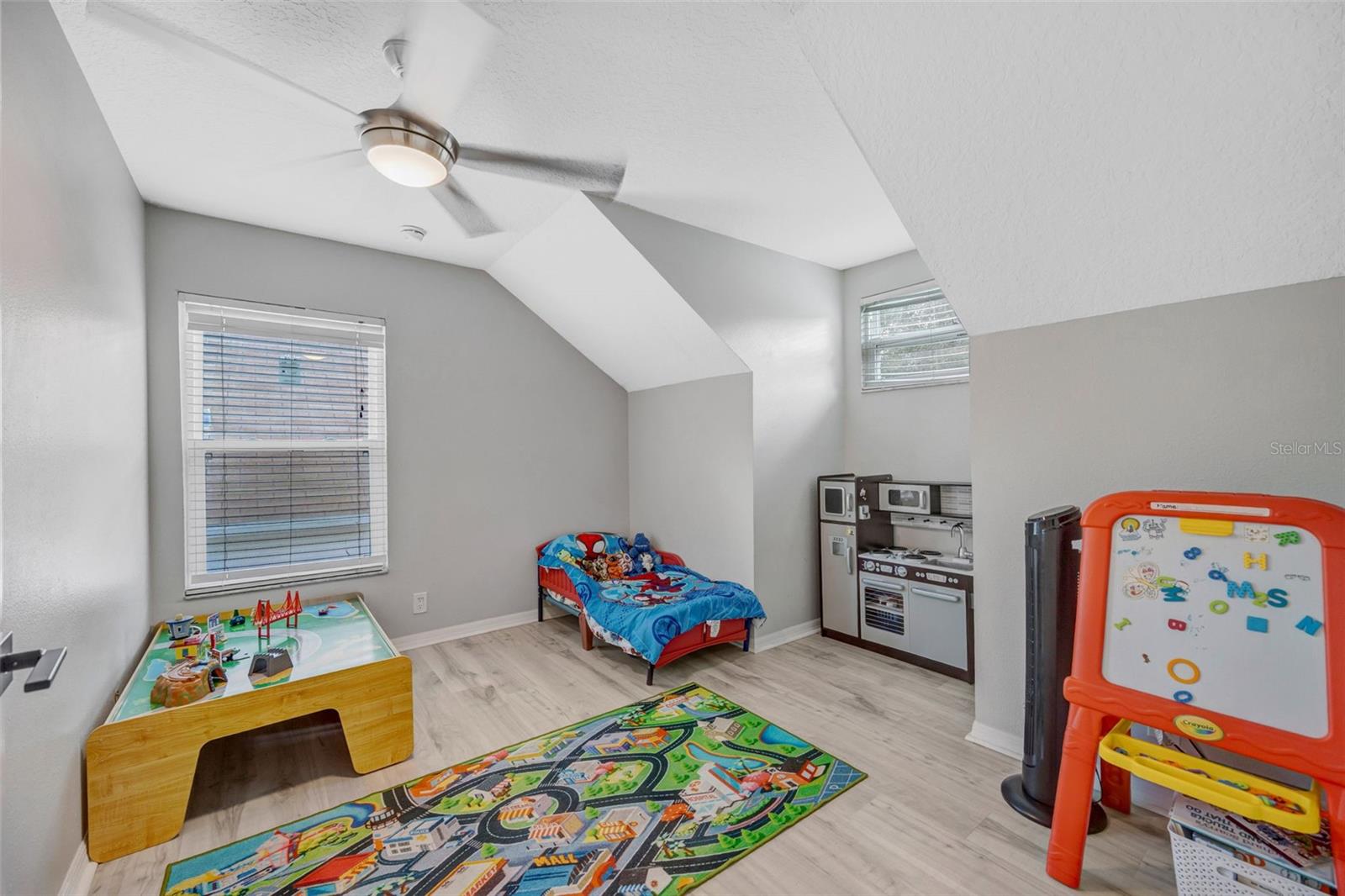 THOUSAND OAKS MULTI FAMILY - Residential