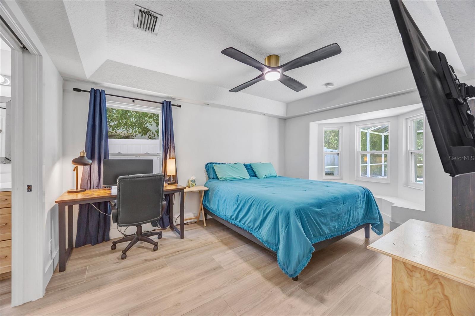 THOUSAND OAKS MULTI FAMILY - Residential