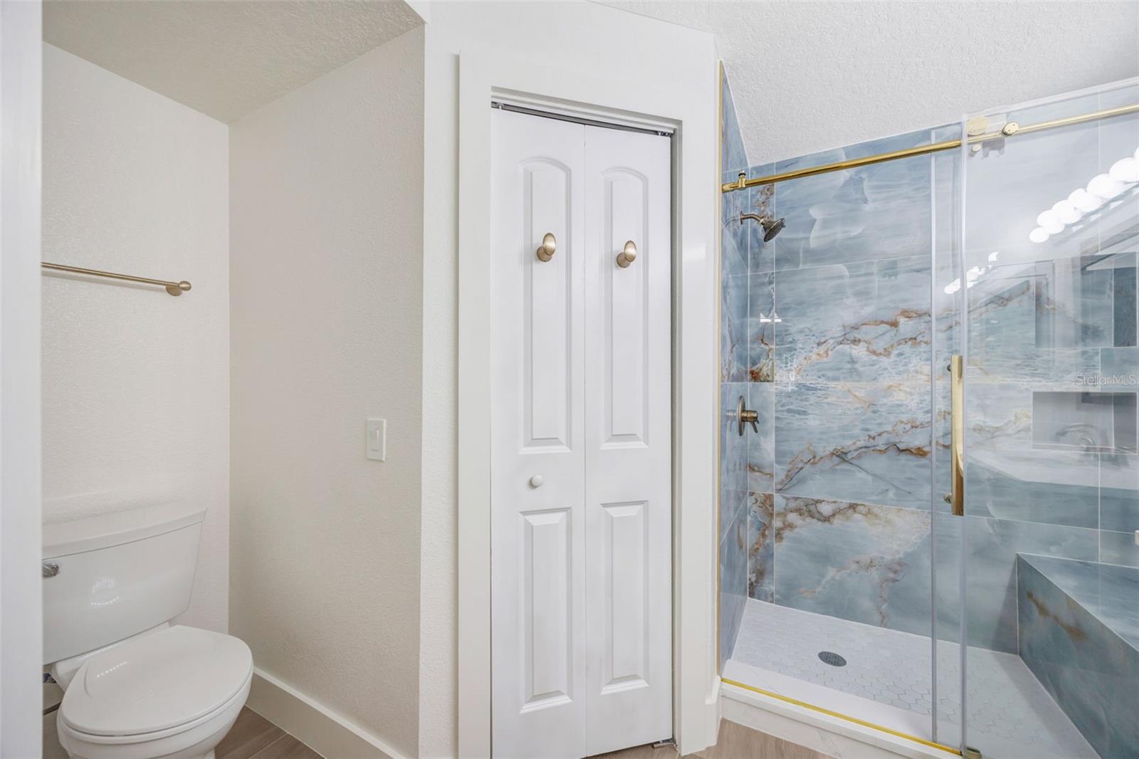 THOUSAND OAKS MULTI FAMILY - Residential