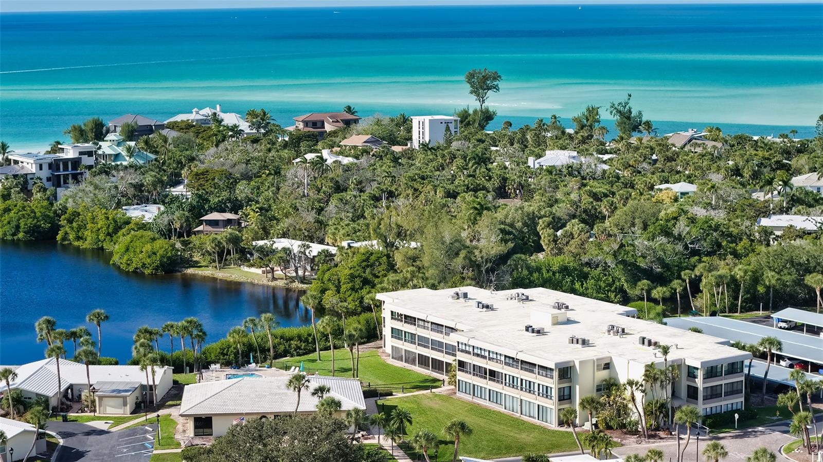 WHISPERING SANDS - Residential